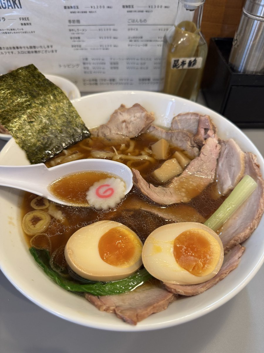 今日は用事ついでに杉並区の阿佐ヶ谷にあるラーメン屋【アサガキタ】さんへ🍜美味いの一言です😋しかもスープに使用した肉付き鶏ガラを無料で出してくれます👍これがまた美味い😁

#杉並区阿佐ヶ谷
#ラーメン
#アサガキタ