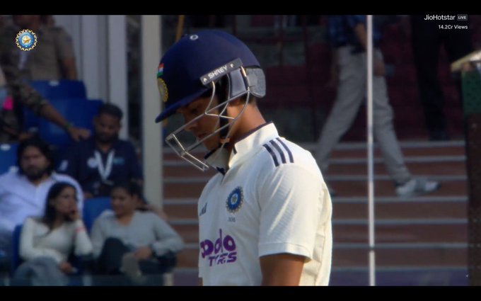 imArshit's tweet image. Yashasvi Jaiswal departs for just 8 - not the knock he would&apos;ve hoped for. 🫤

Early blow for India, West Indies striking back! 

#INDvsWI #TestCricket