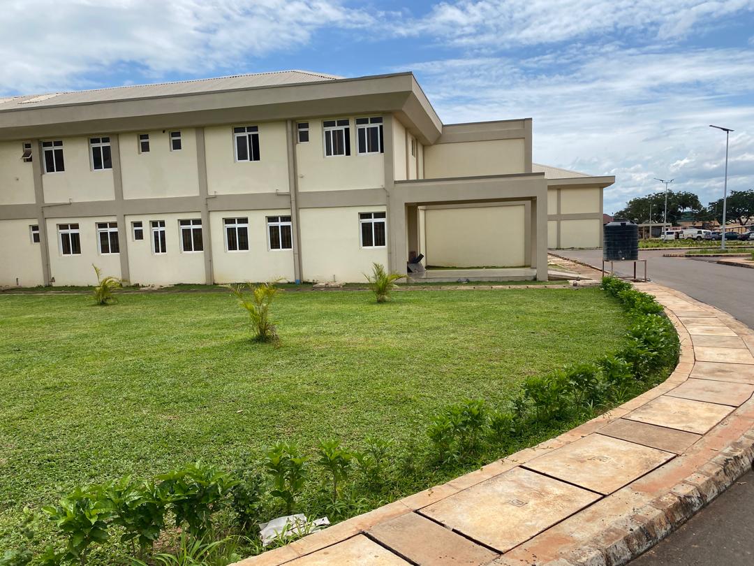 TrackaNG's tweet image. N3bn was allocated to the Construction and Equipping of the 300-bed Specialist Hospital, Millennium City, Kaduna State.

We tracked and report that the project has been completed and commissioned since July 2025. However, the facility has not been opened for use.

We call on…