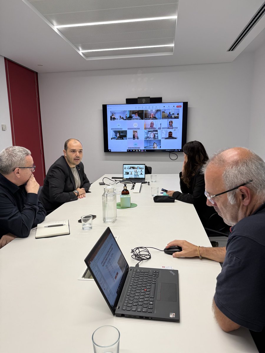 Des de la seu del <a href="/govern/">Govern de Catalunya</a> a Tortosa, ens reunim telemàticament amb els grups parlamentaris per fer seguiment conjunt del temporal al Montsià i al Baix Ebre.

En situacions d’emergència, és clau treballar plegats i garantir tota la informació dels equips d’emergència.