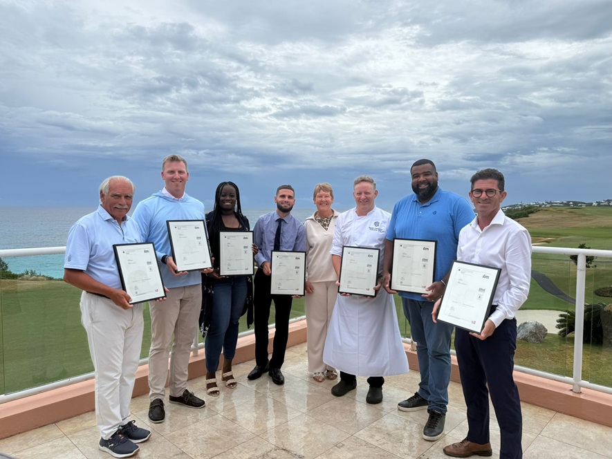 Breiti's tweet photo. Mid Ocean Club has been awarded the Investors in People Platinum Standard for its excellent employee experience. Discover how! https://t.co/ku2yfWfesi 💯👏⛳ #midoceanclub #bermuda #investorsinpeople #employeeexperience #golfclubmanagement #golfbusinessmonitor https://t.co/7P250sAPIV