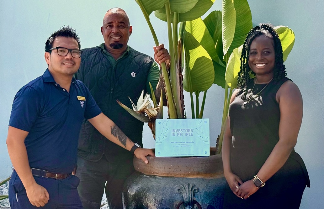 Breiti's tweet photo. Mid Ocean Club has been awarded the Investors in People Platinum Standard for its excellent employee experience. Discover how! https://t.co/ku2yfWfesi 💯👏⛳ #midoceanclub #bermuda #investorsinpeople #employeeexperience #golfclubmanagement #golfbusinessmonitor https://t.co/7P250sAPIV