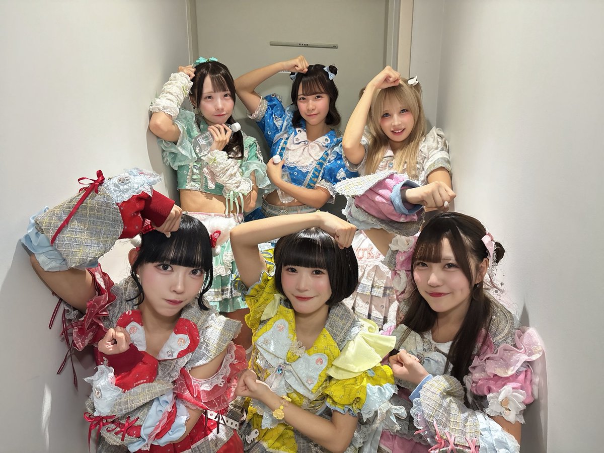qumalidepart's tweet image. 「ぐんまちゃんアイドルフェスティバル」
ご来店ありがとうございました🧸🏬

❤️@qumali_ayane 
🤍@qumali_fuka 
💚@qumali_mana 
💙@qumali_mizuki 
🩷@qumali_shion 
💛@qumali_rin 

#ぐんまちゃんアイドルフェスティバル 
#GIF
#クマリデパート