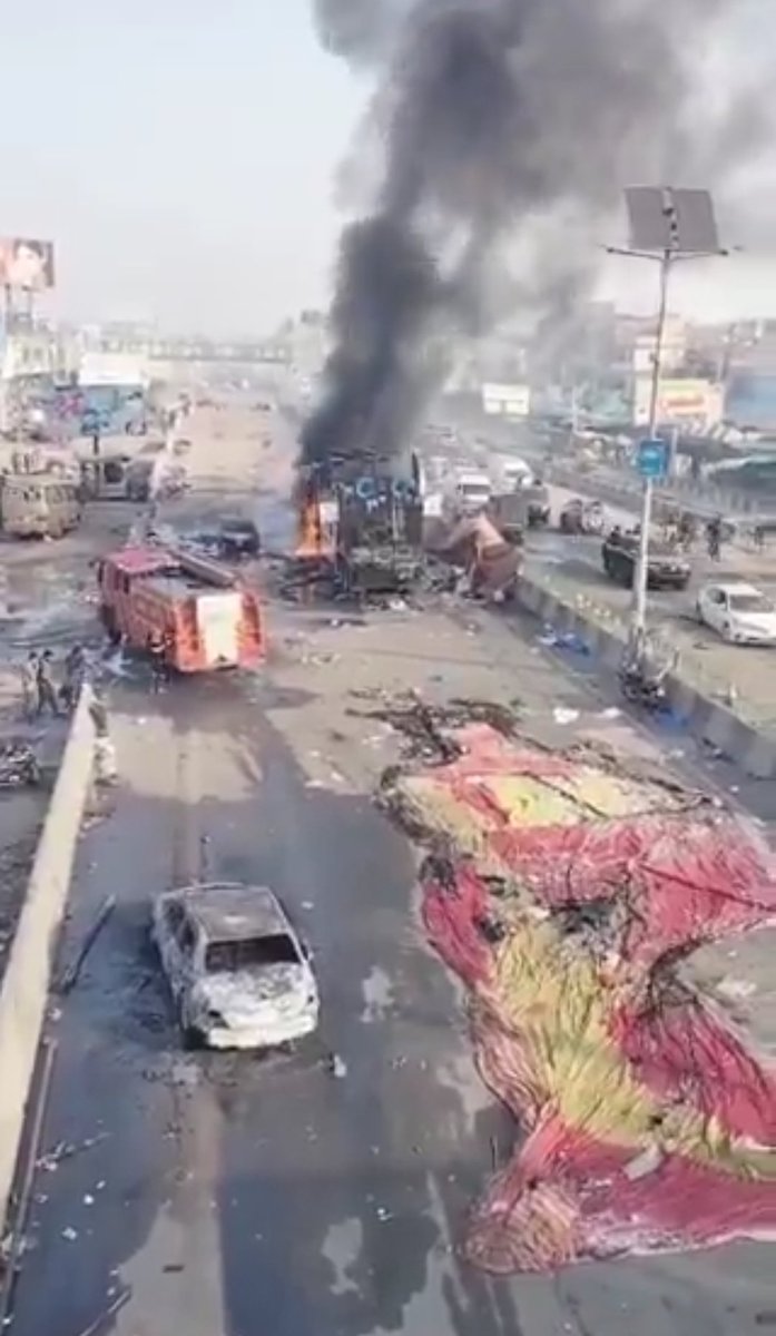 iknib4's tweet image. امریکہ کی ذہانت چیک کریں کہ وہ منیرے مستری کے کالے کرتوت سے نظریں چرا لیتا ہے اسکےبعد اسے نہ میڈیا کی نہ صحافیوں کی نہ تنظیموں کی نہ سیاستدانوں کی نہ عوام کی ضرورت رہتی ہے منیرامستری المعروف سنکی بڈھا امریکہ کےتمام مفادات کاخیال رکھتا ہے چاہے اسے جتنے بھی لوگوں کی قربانی دینی پڑے