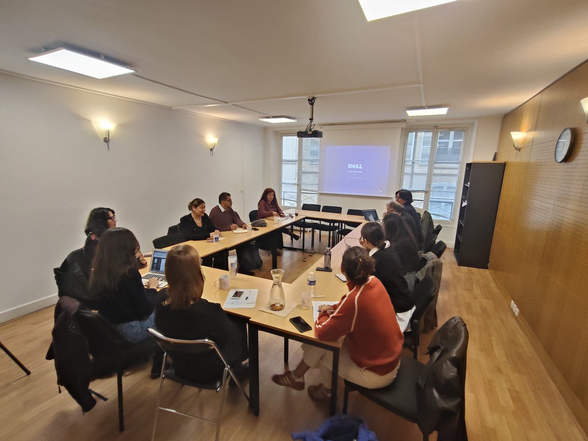 sintrasepaz's tweet photo. Junto al Observatorio @ObserPAZES en reunión de relacionamiento internacional con la Asociación @Secours_Catho, la Red @ReseauFranceCol, VAMOS POR LA PAZ (Francia) y la Asociación de Juristas Franco-Colombianos @AColombiens. https://t.co/7FePzMi0Nt