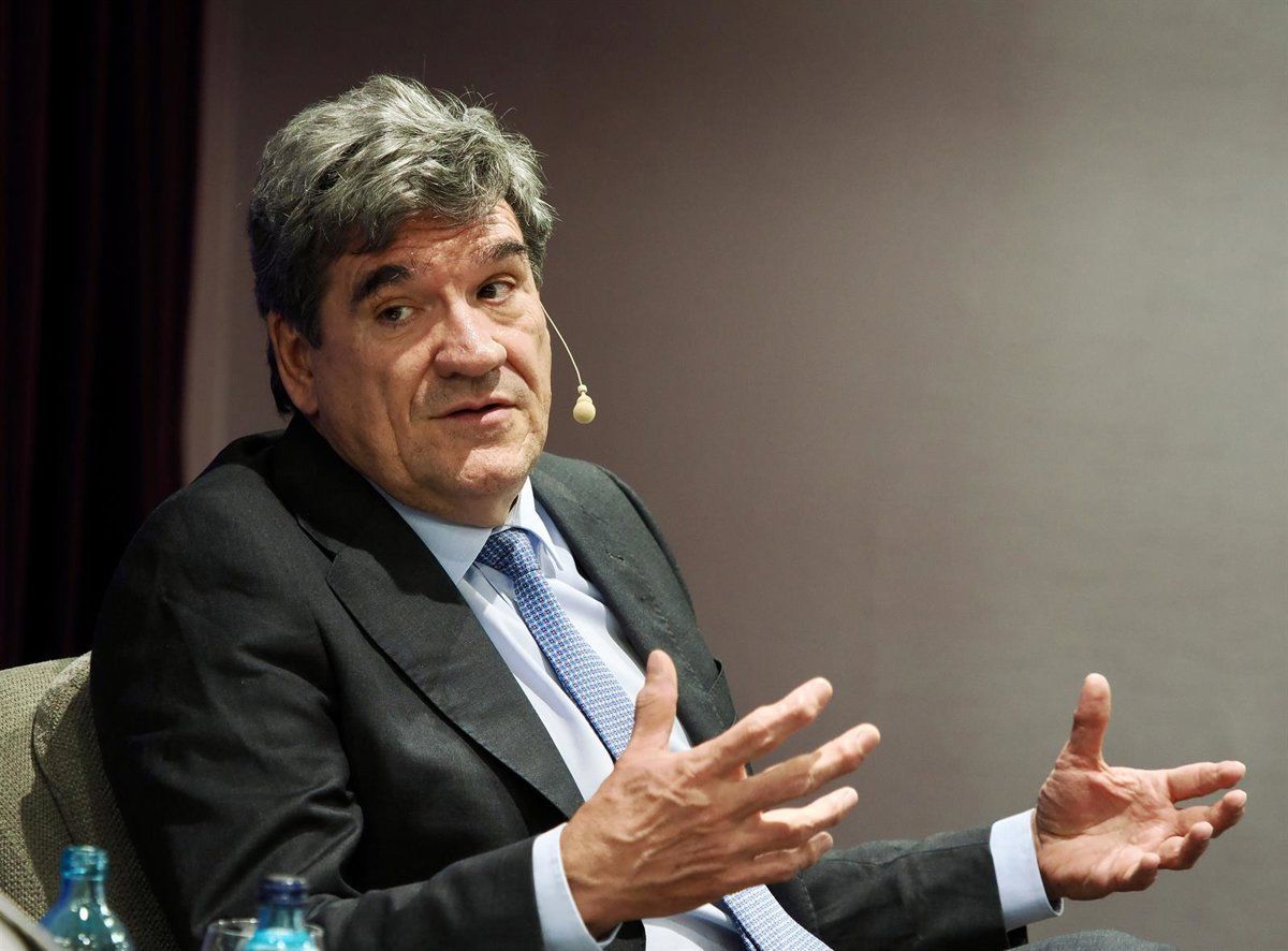 AndbankES's tweet image. Escrivá (#BancodeEspaña) aboga por evaluaciones obligatorias e independientes de todas las leyes en #España ➡️ buff.ly/dzxvrc8