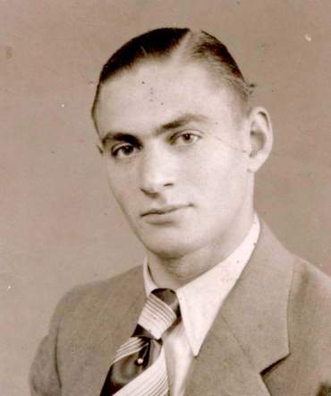 AuschwitzMuseum's tweet image. 13 October 1915 | A Dutch Jew, Jacob Batavier, was born in Aarlanderveen. A tailor.
In #Auschwitz from 17 November 1943.
No. 163452
He perished in the camp on 31 January 1944.
---
Online lesson about Jewish prisoners at KL Auschwitz: lekcja.auschwitz.org/29_zydzi_en/