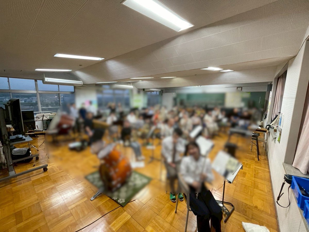 swwo_OBOG's tweet photo. 10月11日(土) 3回目の練習でした！
この日は、第一部で演奏する

・G.ホルスト作曲『吹奏楽のための第一組曲』
・A.ベルグ作曲『抒情組曲』より
・ドビュッシー作曲『小組曲』
こちらの3曲の練習を行いました！

#静岡西obogウインドオーケストラ 
#静岡西高等学校吹奏楽部 
#静岡西高 
#吹奏楽 https://t.co/TNL3poXIWB