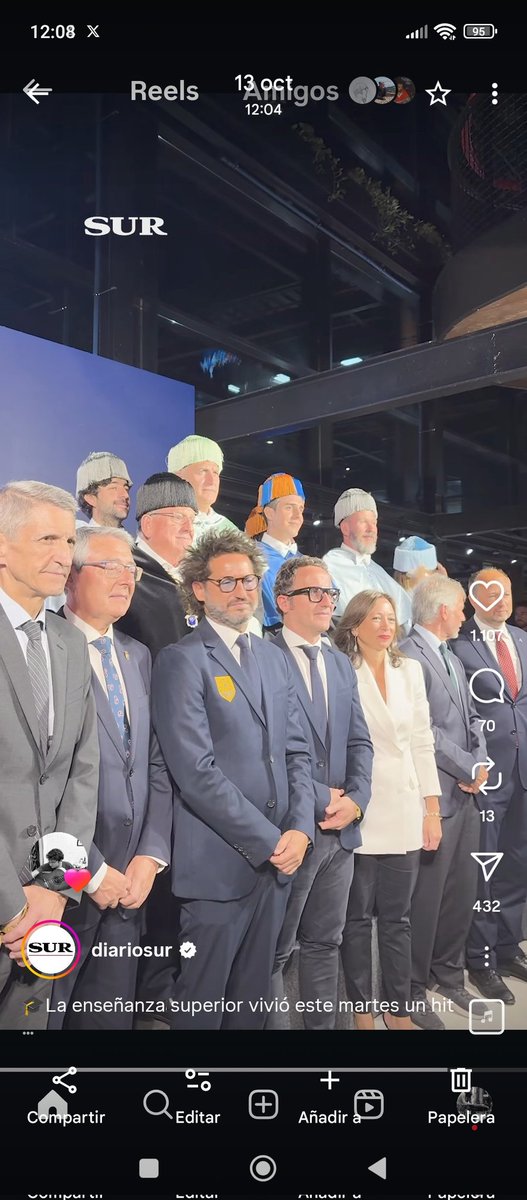 _ElObservador_'s tweet photo. #OJO
@PacoAvilaRomero con sus pelos quiere transmitir q es un #bro dentro d un orden, y va en traje pero sin calcetines y con los pantalones #remangaos como un #CutreMarengo, a la inauguración d su #facke universidad @UTAMED_UNI, con sus socios: @FundUnicaja, @DiarioSUR, #PP.
. https://t.co/AoW6AjcUDI