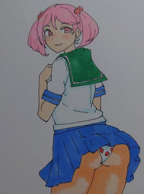 ご主人サマ〜?
昔の制服ですぞ♡ 