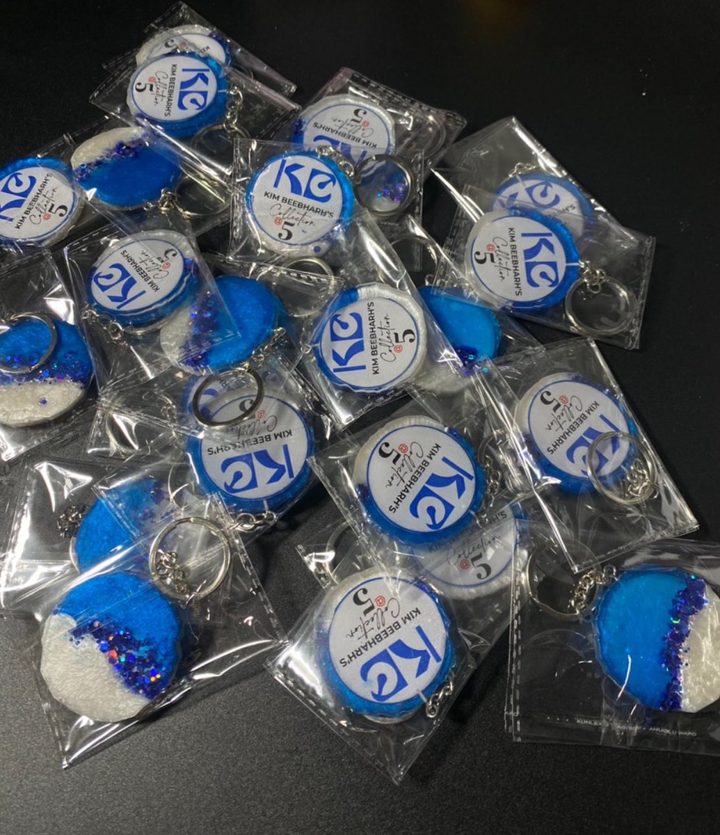 Jikkys_Kitchen1's tweet photo. Pls I beg you in the Name of God help me repost 🧎‍♀️‍➡️

Good day X 

I want to sell  1000 pcs of keychain 

If you know any Graduating  student that need resin keychains for convocation souvenirs 

Pls tag them to this post 

Nationwide delivery 🚚 https://t.co/0GJdVsbSnw