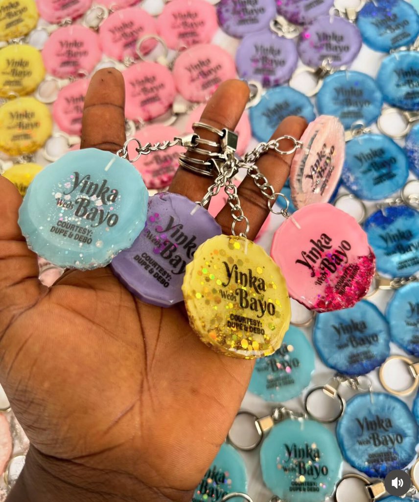 Jikkys_Kitchen1's tweet photo. Pls I beg you in the Name of God help me repost 🧎‍♀️‍➡️

Good day X 

I want to sell  1000 pcs of keychain 

If you know any Graduating  student that need resin keychains for convocation souvenirs 

Pls tag them to this post 

Nationwide delivery 🚚 https://t.co/0GJdVsbSnw