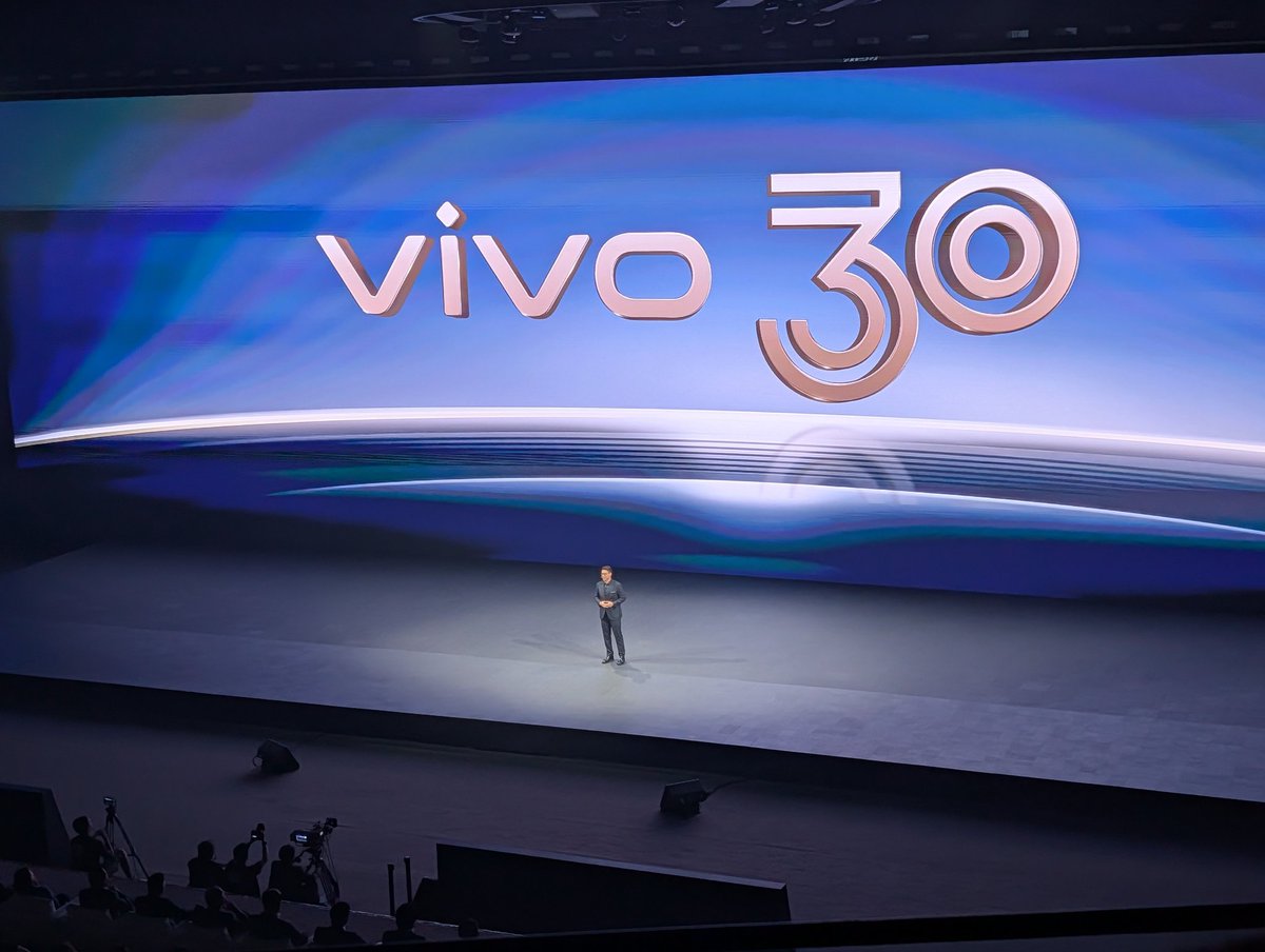 chunkynerd's tweet image. At Vivo&apos;s X300 global launch in Shanghai.