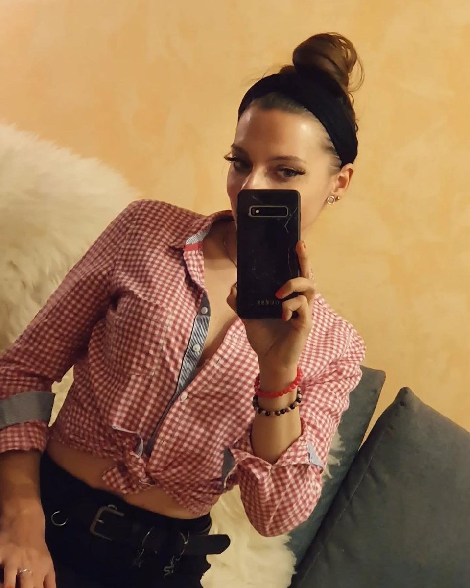 The lens only records beautiful things, but what the eyes see is the truth