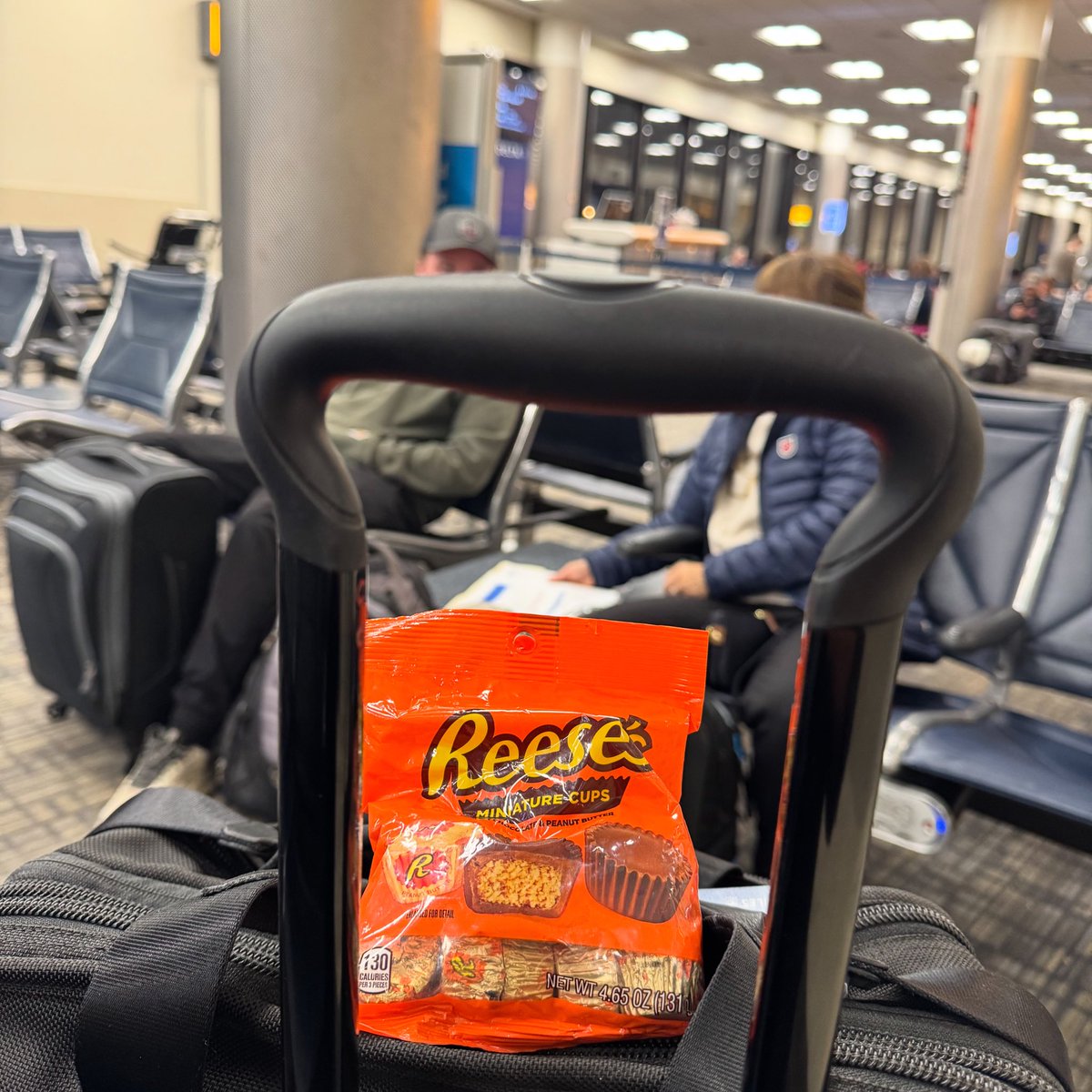 Off to <a href="/SunriverResort/">SunriverResort</a> in <a href="/TravelOregon/">TravelOregon</a> to share some new <a href="/Lngwds/">Longwoods Intl.</a> insights at the <a href="/TravelabilityS/">TravelAbility Summit</a>!  I would be remiss to not have my treats for the <a href="/Delta/">Delta</a> &amp; resort team members taking care of me along my journey today!
#AirSmiles #TravelAbility #Travel