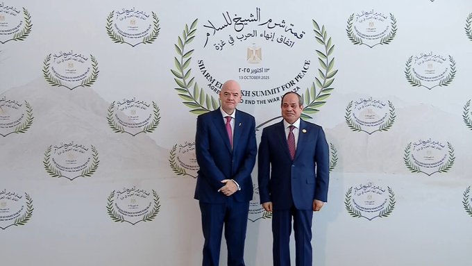الرئيس عبد الفتاح السيسي يلتقي إنفانتينو رئيس الاتحاد الدولي لكرة القدم على هامش حضوره مؤتمر السلام بشرم الشيخ 