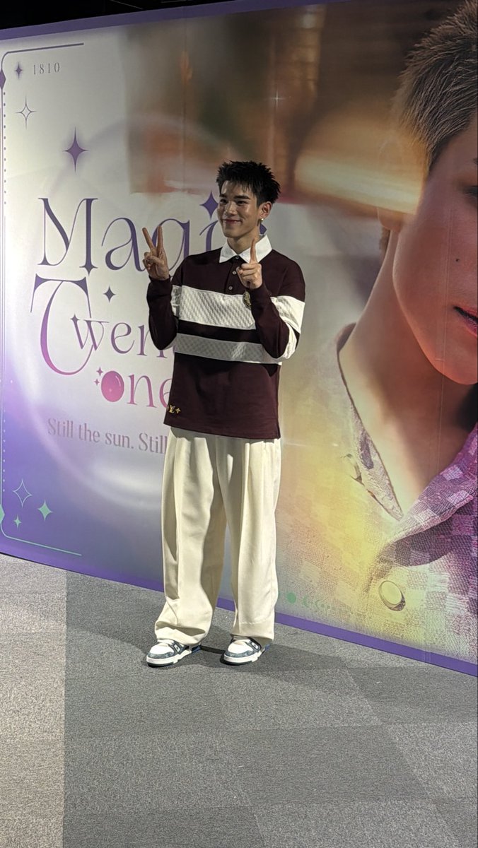 bokaimook's tweet photo. HAPPY TWENTY ONE FOURTH
#MagicFOURTHTurns21
#TheMagicofFOURTH21st
#Fourthnattawat #โฟร์ทณัฐวรรธน์ https://t.co/tzDOhhizCT