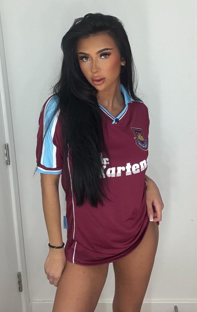 FootieKitCuties's tweet photo. ⚒️🔥 We know it's hard, but if you could stop daydreaming about @lilymaysargent for a moment, and let us know where this Dr Martens sponsored West Ham shirt ranks in your all time list of Hammers' kits, please? #WHUFC #WestHamUtdFC #WestHam #ClassicKits #Retro https://t.co/CjbRSOB57x