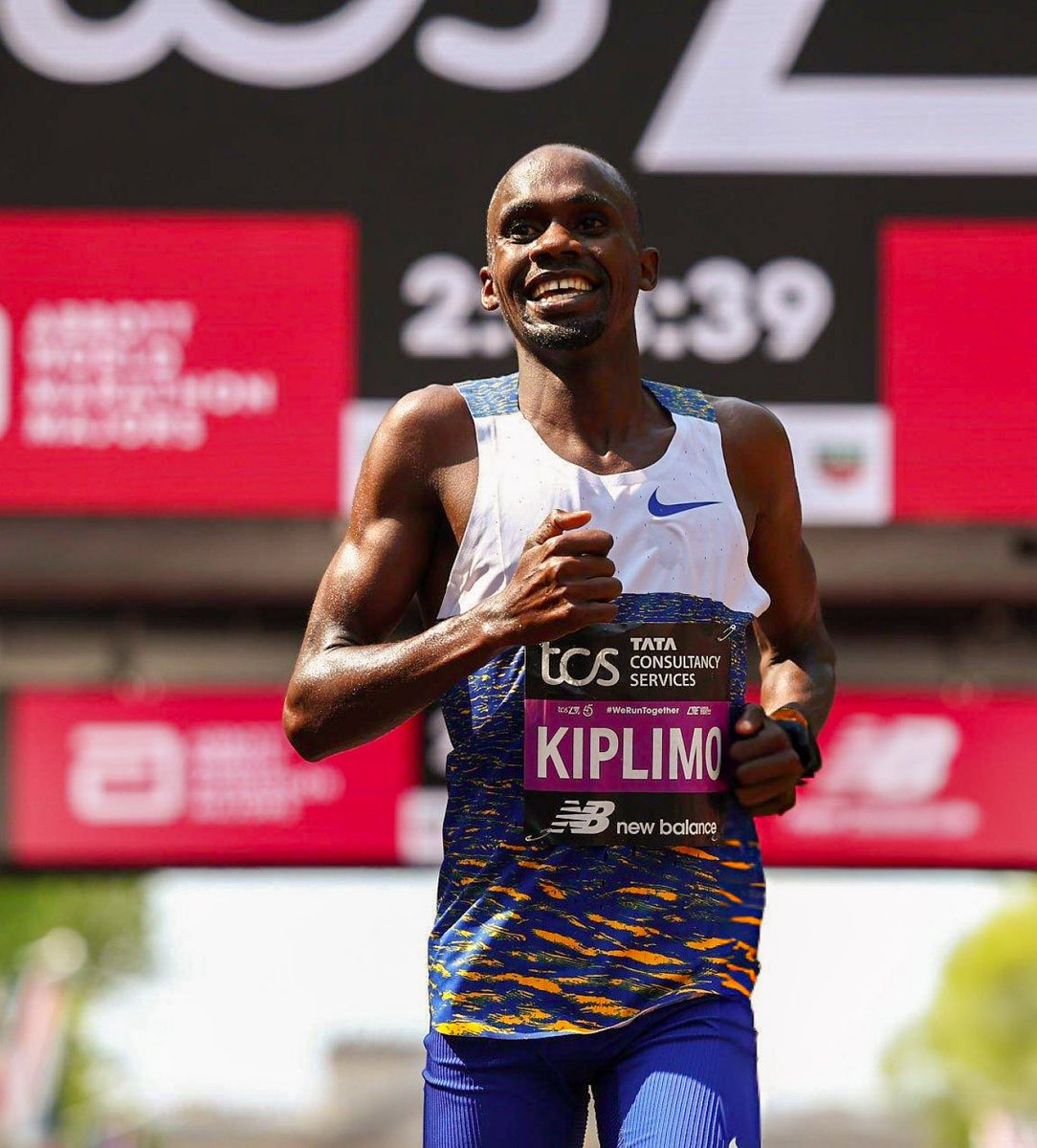 swiftpub's tweet image. 🚨 Jacob Kiplimo pockets $100,000 (Shs342M) after winning the 2025 Chicago Marathon in 2:02:23 — a new Ugandan national record! 🏆🔥
He smashed his previous best of 2:03:27 from the London Marathon earlier this year.
