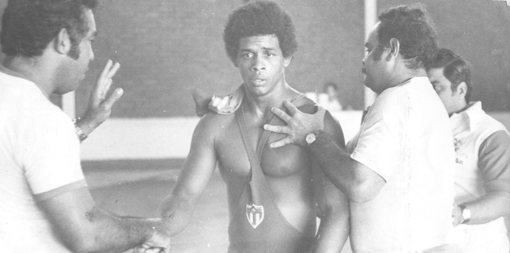 Recordamos el aniversario 40 de que el librista cubano Raúl Cascaret se convirtiera en el primer luchador campeón mundial de América Latina. 
Sucedió en Budapest, Hungría, con triunfo final sobre el estadounidense monarca olímpico David Schultz.
#DeporteCubano