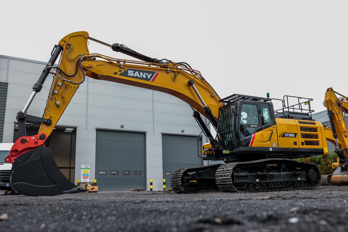 Fantastic to welcome David English collecting Shannon Valley’s new SANY SY390 excavator from our Dublin facility!

We’re proud to continue our strong partnership with such a valued customer.

Pictured with David: Amanda McNally, Area Sales Manager.

#SANY
<a href="/BallyveseyLtd/">Ballyvesey Holdings Ltd</a>