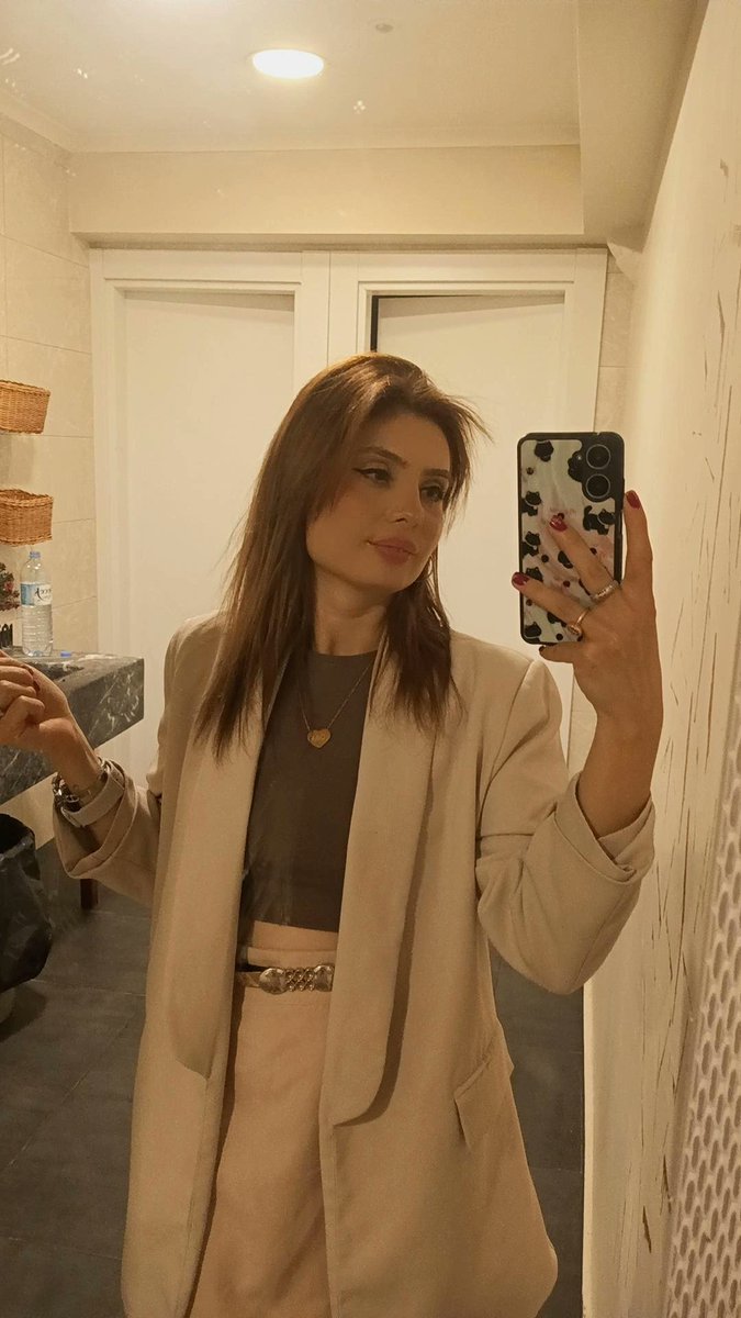 Benimle savaşa girmeyin ben kayıp etsem bile gülümser önce sizi tebrik eder sonra güzel savaştığım için kendimi kutlarım.Siz benim herşeye rağmen kendimle barışık olmamı ayakta duruşumu hazmedemezsiniz😘