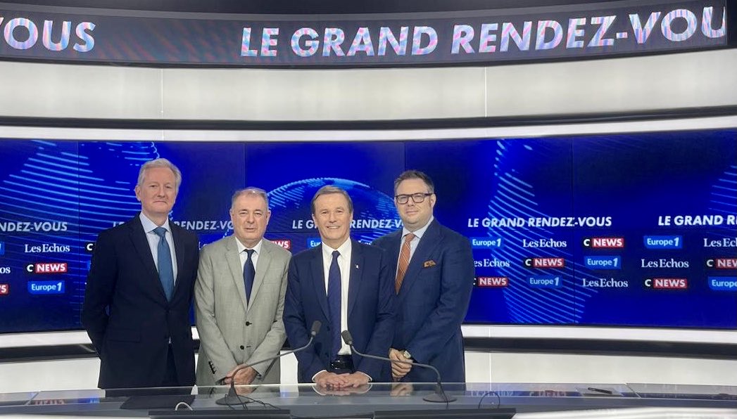 Merci de votre fidélité au #grandrendezvous <a href="/Europe1/">Europe 1</a> avec 436k téléspectateurs hier avec <a href="/dupontaignan/">N. Dupont-Aignan</a> mettant <a href="/CNEWS/">CNEWS</a> comme tous les dimanche devant ses concurrentes. <a href="/LesEchos/">Les Echos</a> <a href="/DupontEchos/">Stéphane Dupont</a> <a href="/mbockcote/">Mathieu Bock-Côté</a>