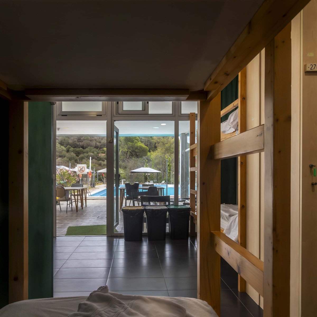 🛏️ Descansa como te mereces en #Inout: habitaciones privadas, dobles, o en dormitorios de hasta 14 personas. Con baño privado o compartido 🙌

🧳 Taquilla, luz y enchufe propios en cada cama. Limpieza diaria y silencio desde las 23 h 🌿

Reserva ahora 👉🏾 inouthostel.com/es/reserves