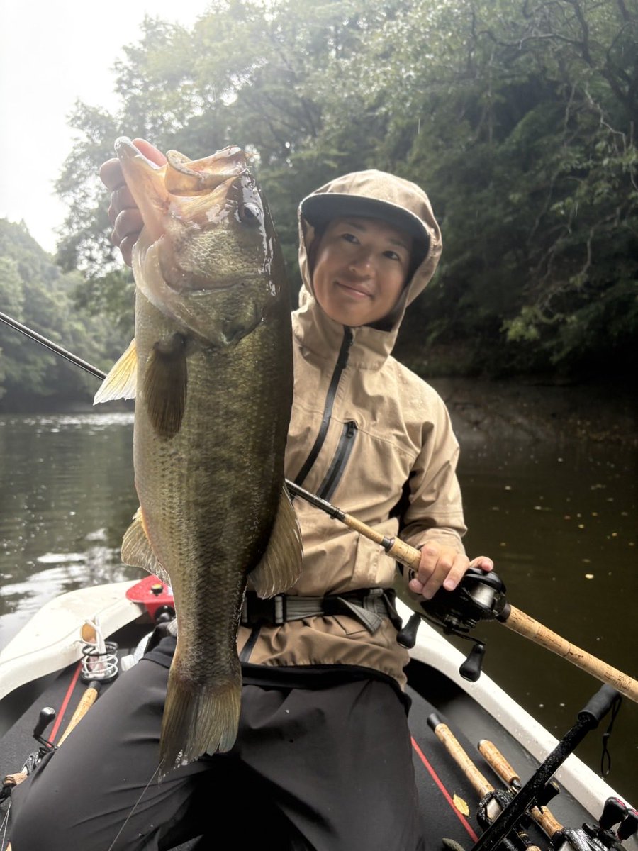シーバス中止でただいま豊英！

2人とも48のいい魚釣れてよかったです
久しぶりに楽しかった〜

明日仕事して琵琶湖に帰ります