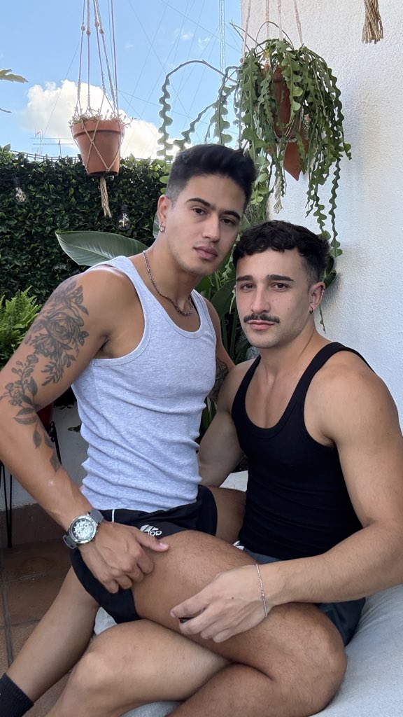 DragonRojoo2's tweet photo. Para cerrar el verano me reuní con @NicolasNovoaxx 😮‍💨 🌵 https://t.co/TI3A0EvaUw