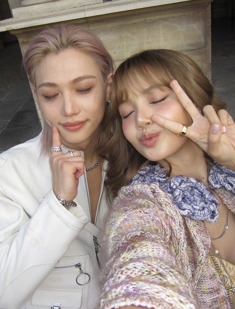 YONGLlXIE's tweet image. LISA AND FELIX ARE SO PRETTY