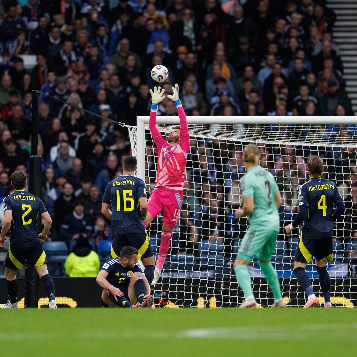 Perfect practice makes for perfect play. <a href="/AngusGunn01/">Angus Gunn</a>  last night for <a href="/ScotlandNT/">Scotland National Team</a>