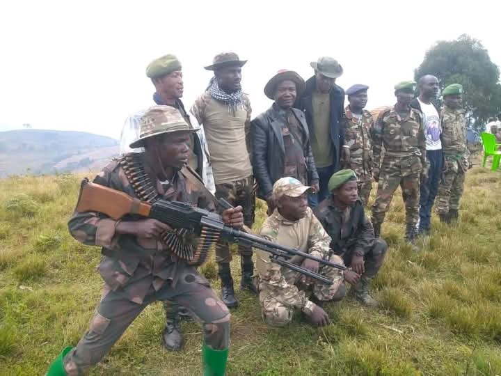 #Guerre_du_M23_dans_le_Kivu: De violents combats sont en cours à #Nyangezi entre les rebelles du <a href="/M23_ARC/">M23RDCONGO</a> et #Wazalendo soutenus par les <a href="/FARDC_Info/">Armée Congolaise - FARDC</a>. Les détonations d’armes lourdes et légères retentissent vers #MULENDE, notamment dans la zone de Bwenda, sur la colline #MUHONO,