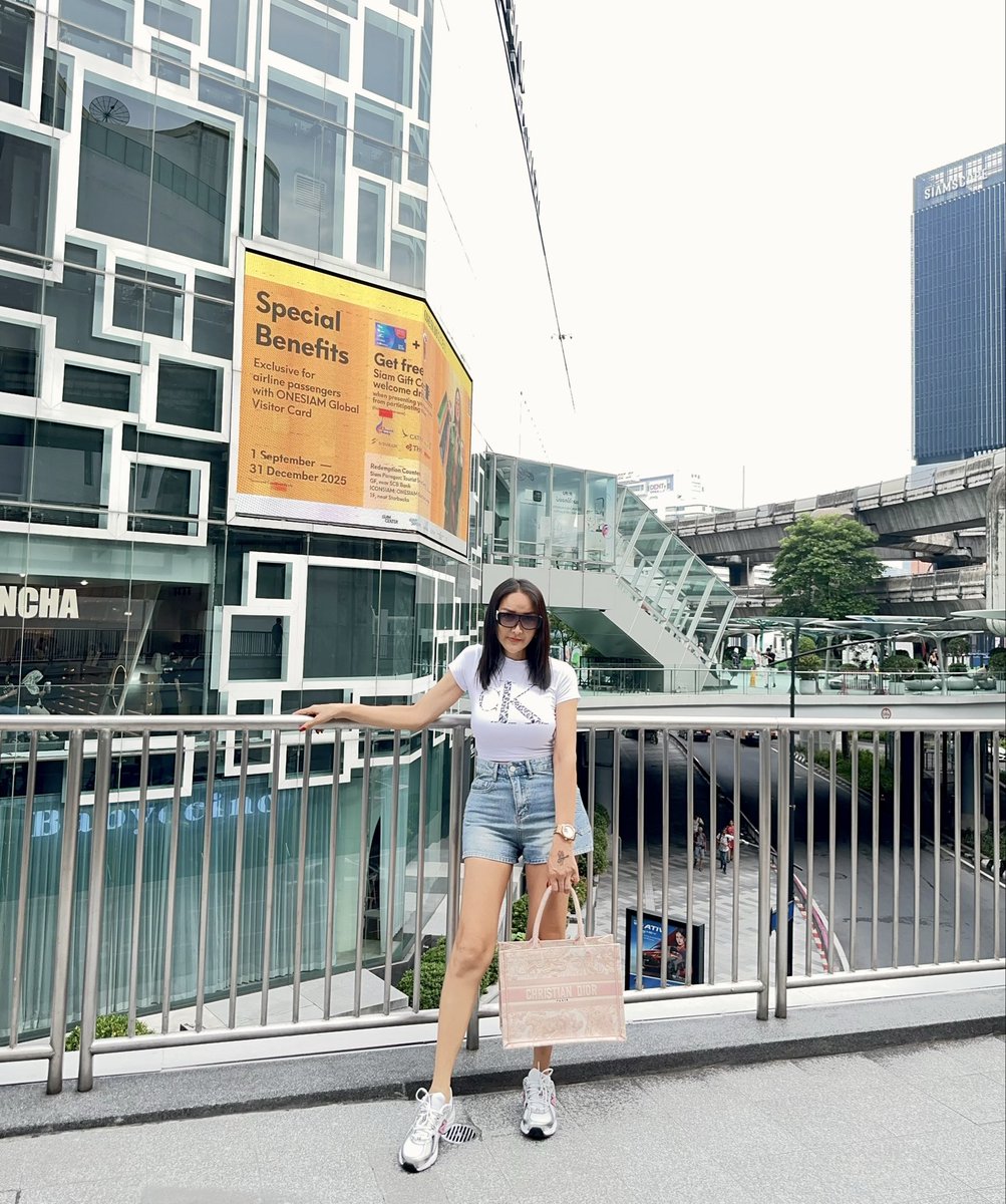 treechada2527's tweet image. เดินชิวๆ สยาม #สาวสอง ใครว่างม่เลี่ยงข้าวหน่อย 😁 mbk ทัก