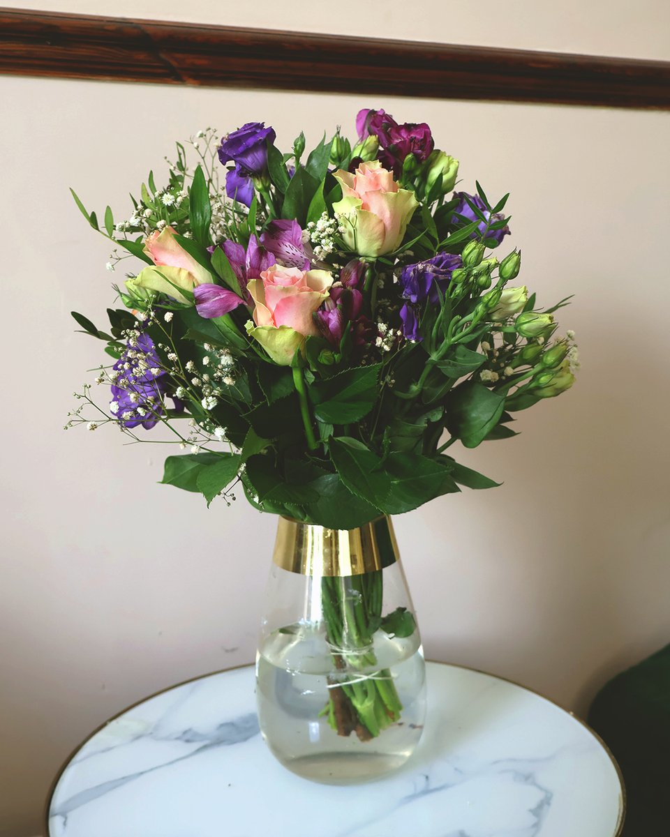 Surprise them without breaking the bank! 💐
Our top pick for a bouquet under £25 — Elegance Letterbox, an enchanting bouquet of purple alstroemeria, pink roses, baby's breath &amp; lisianthus
Shop now: blossominggifts.com/flowers/flower…