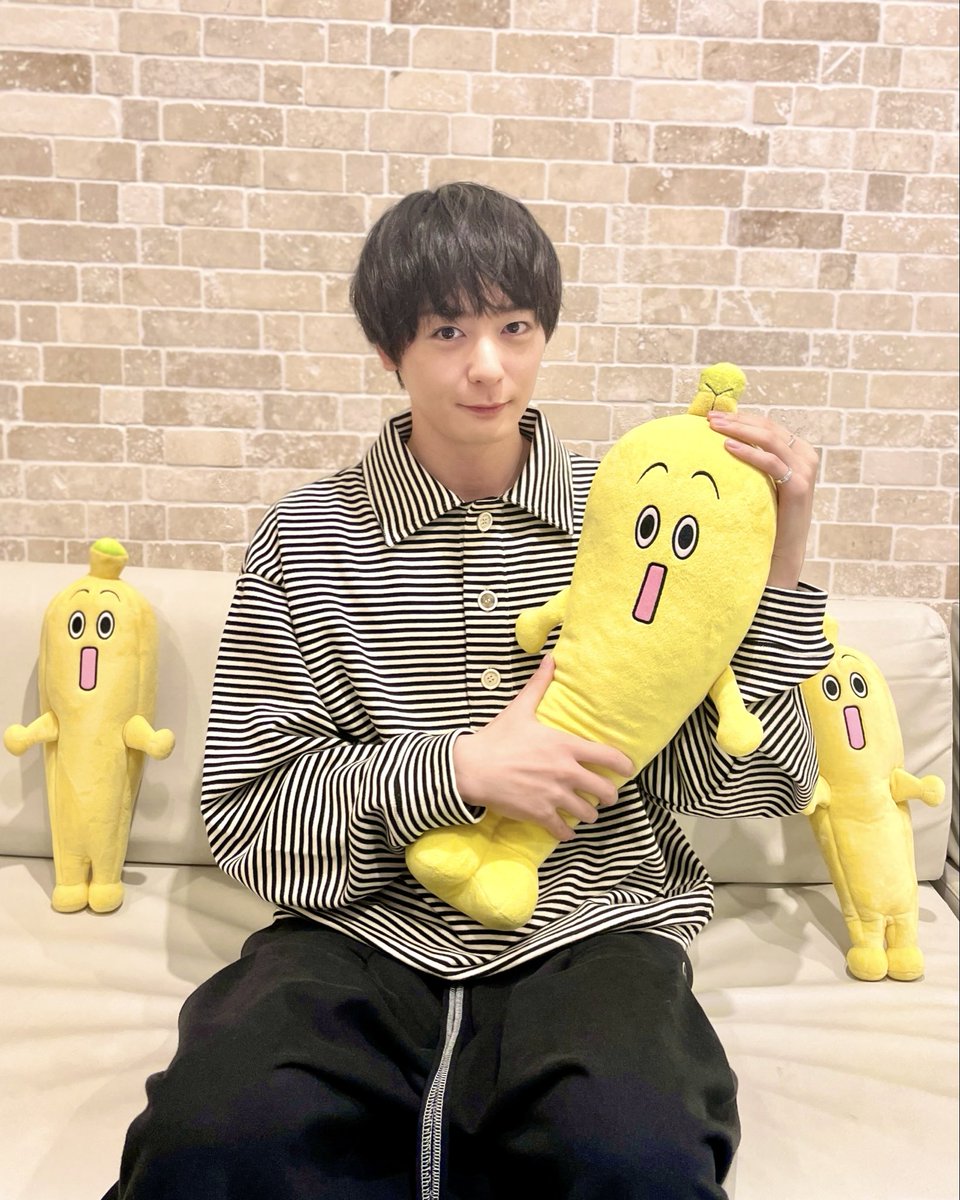 tx_drama9's tweet photo. ＼📢#ドラマコーチ 出演情報📺／

明日10月14日(火)25時30分から放送！

『伊集院光&amp;佐久間宣行の #勝手にテレ東批評』に
所 貴之 役 #犬飼貴丈 さんが出演🎙️⚡️

ナナナたちに囲まれているワケとは…⁉︎🤭
お楽しみに🍌

◤『コーチ』𝟏𝟎月𝟏𝟕日金曜よる𝟗時𝐒𝐓𝐀𝐑𝐓◢
📎https://t.co/x2wZAuobkv https://t.co/lu9B4RGJxW