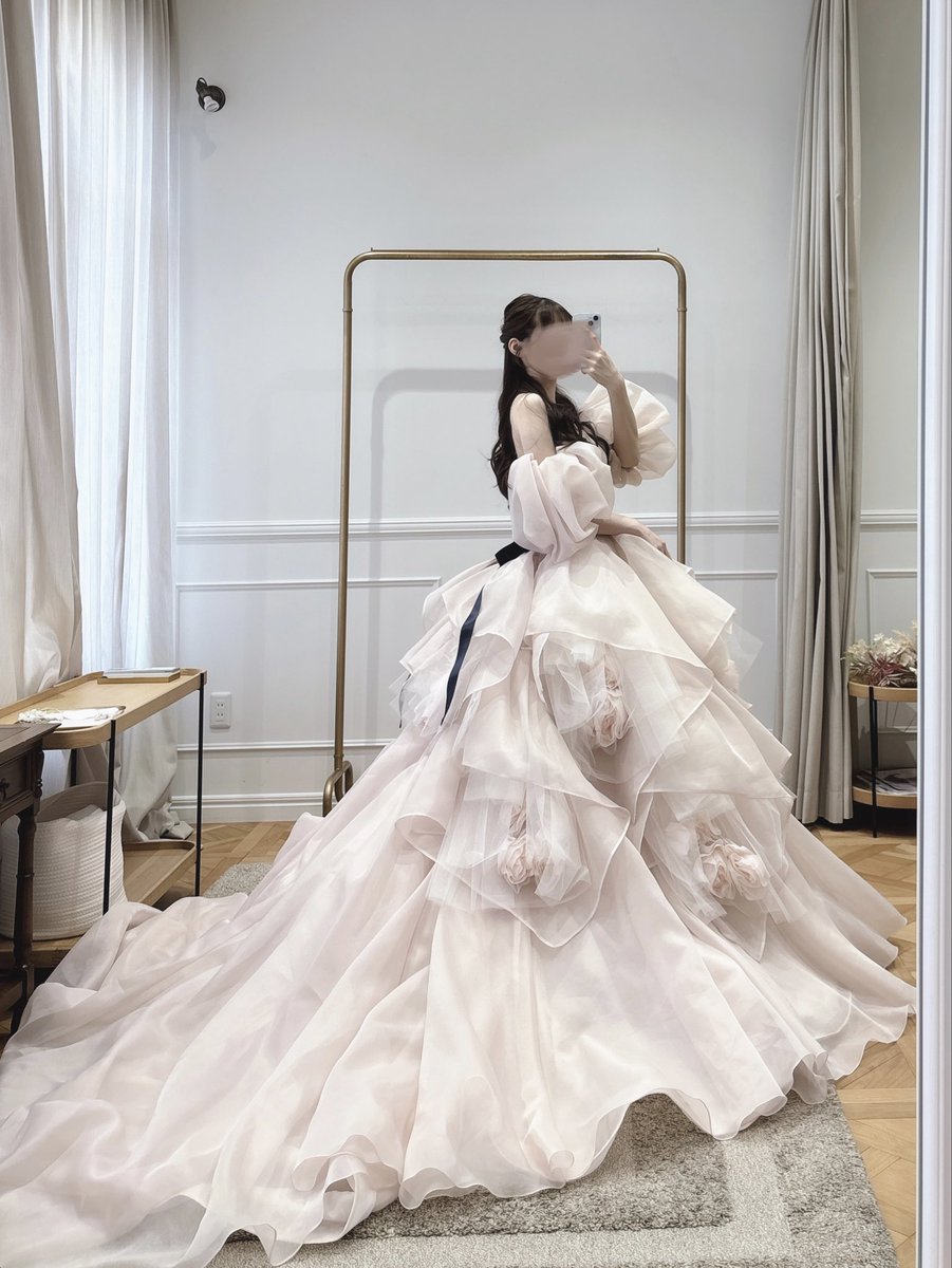 ____mpons's tweet image. 迷ったけど結婚式で着なかったドレス💭🩰
前撮りでピンク着たのと華やかさで水色を選んだけど、こっちも可愛かったな~^ᴗ.ᴗ^♡
キヨコハタのドレスだよ🦢