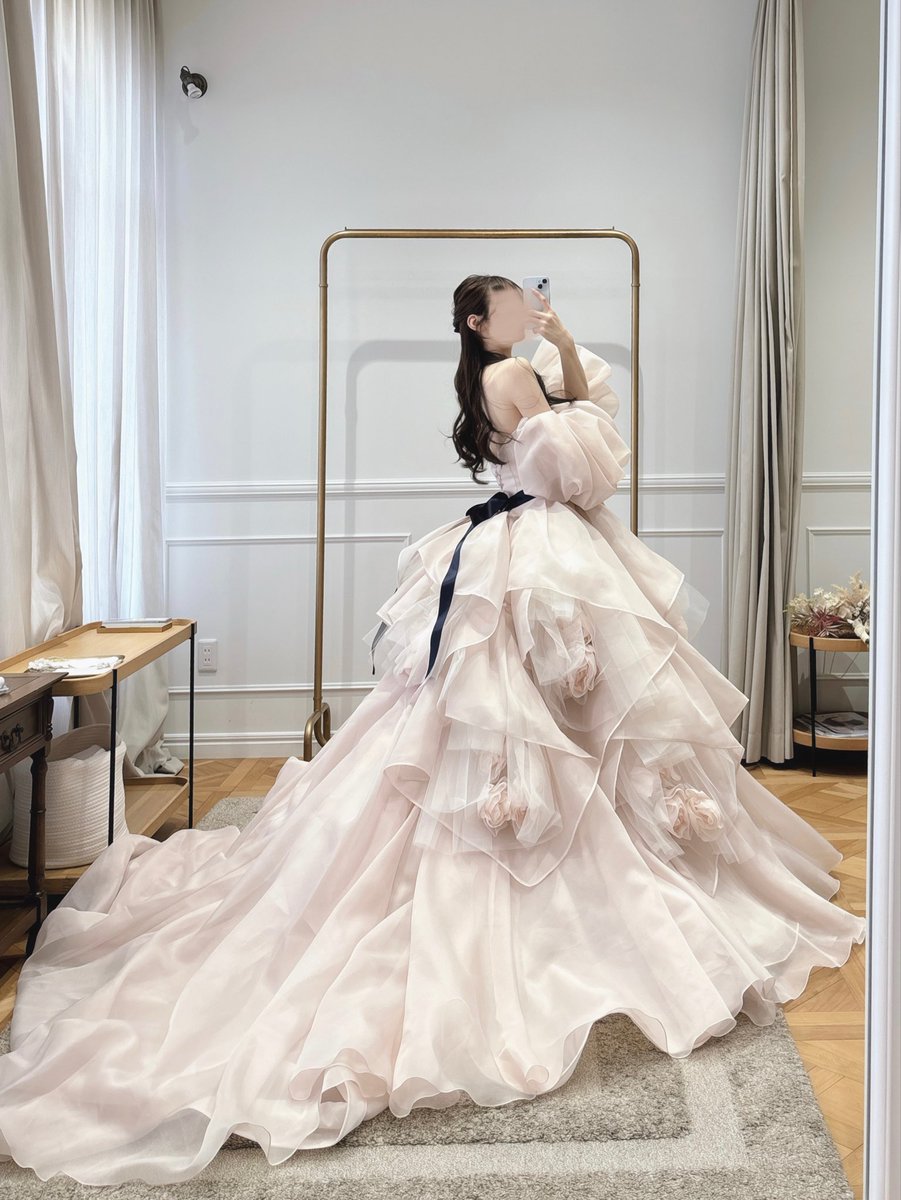 ____mpons's tweet image. 迷ったけど結婚式で着なかったドレス💭🩰
前撮りでピンク着たのと華やかさで水色を選んだけど、こっちも可愛かったな~^ᴗ.ᴗ^♡
キヨコハタのドレスだよ🦢
