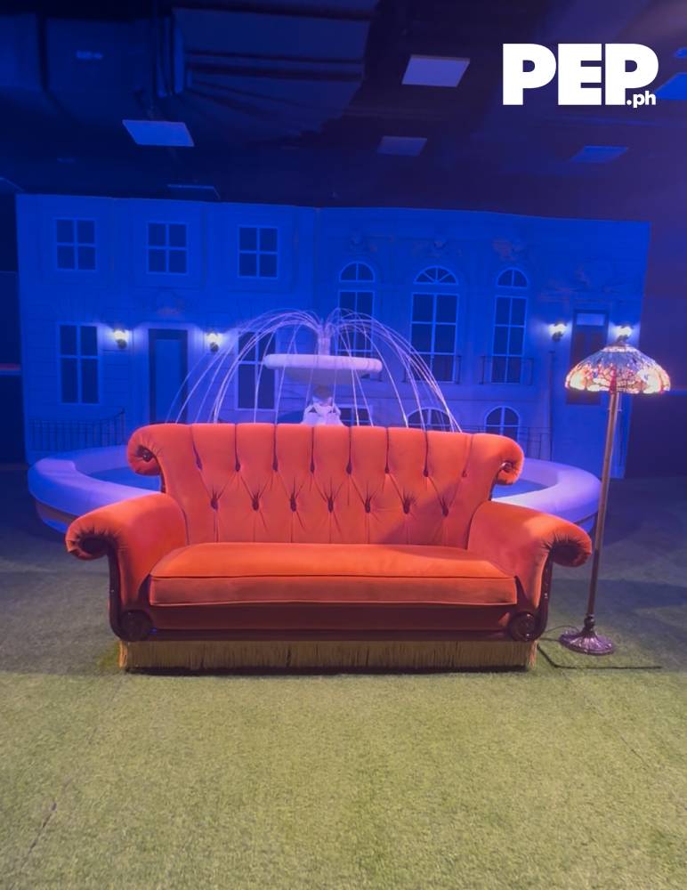 PEPalerts's tweet photo. "We were on a break!" Here's everything you need to know about The Friends Experience in Manila: https://t.co/z005IUAtN2 #TheFriendsExperience #TheOneinManila #FriendsTVshow