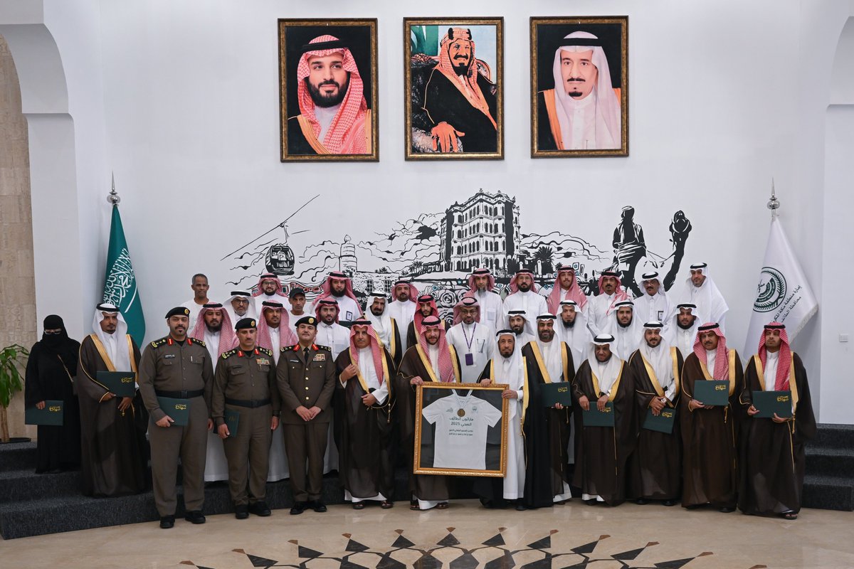 سمو #محافظ_الطائف الأمير #سعود_بن_نهار يكرّم الجهات المشاركة في إنجاح ماراثون الطائف الصحي الأول للعام 2025 .
..ثمن جهودهم وتعاونهم في إنجاح الفعالية متمنيًا لهم التوفيق.