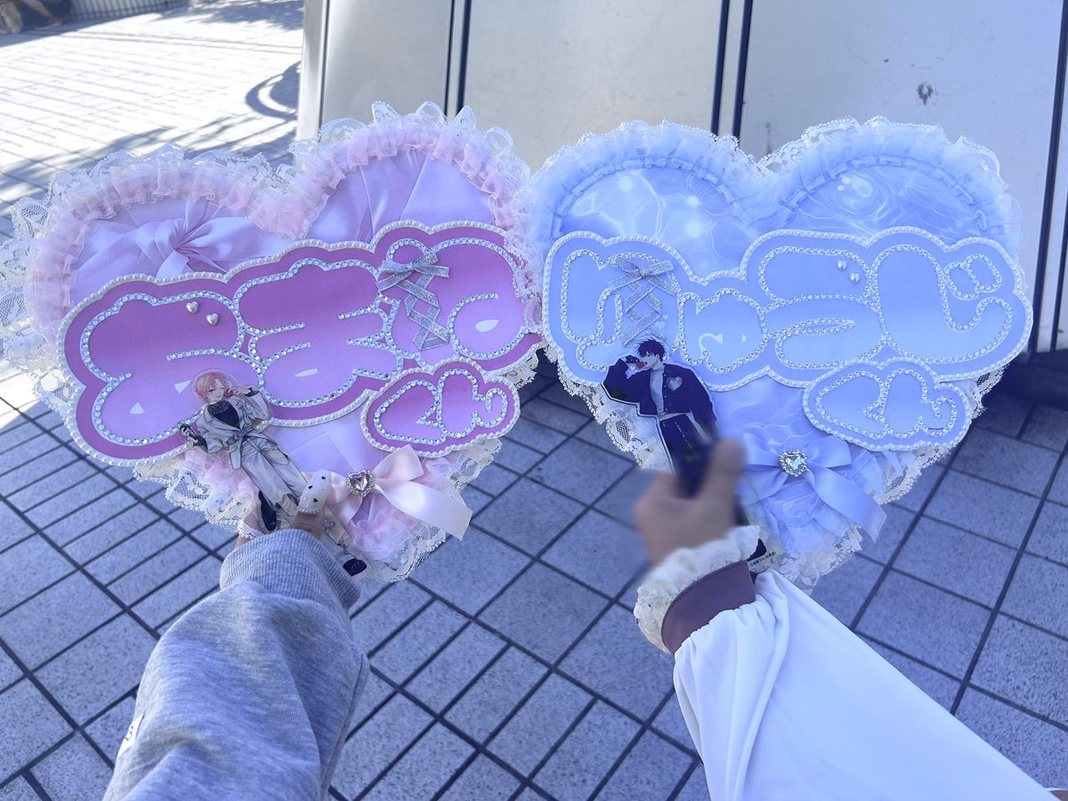 MINYAMARU3's tweet image. 特典品切れしてたのでグッズのみ購入してきました(т т)
アイドルパロということでネームボード頑張って作ったのでよければ見てください〜〜🥹💘💘
@k_b_t_r_m_r_ ⟡.·
#君となら恋をしてみても