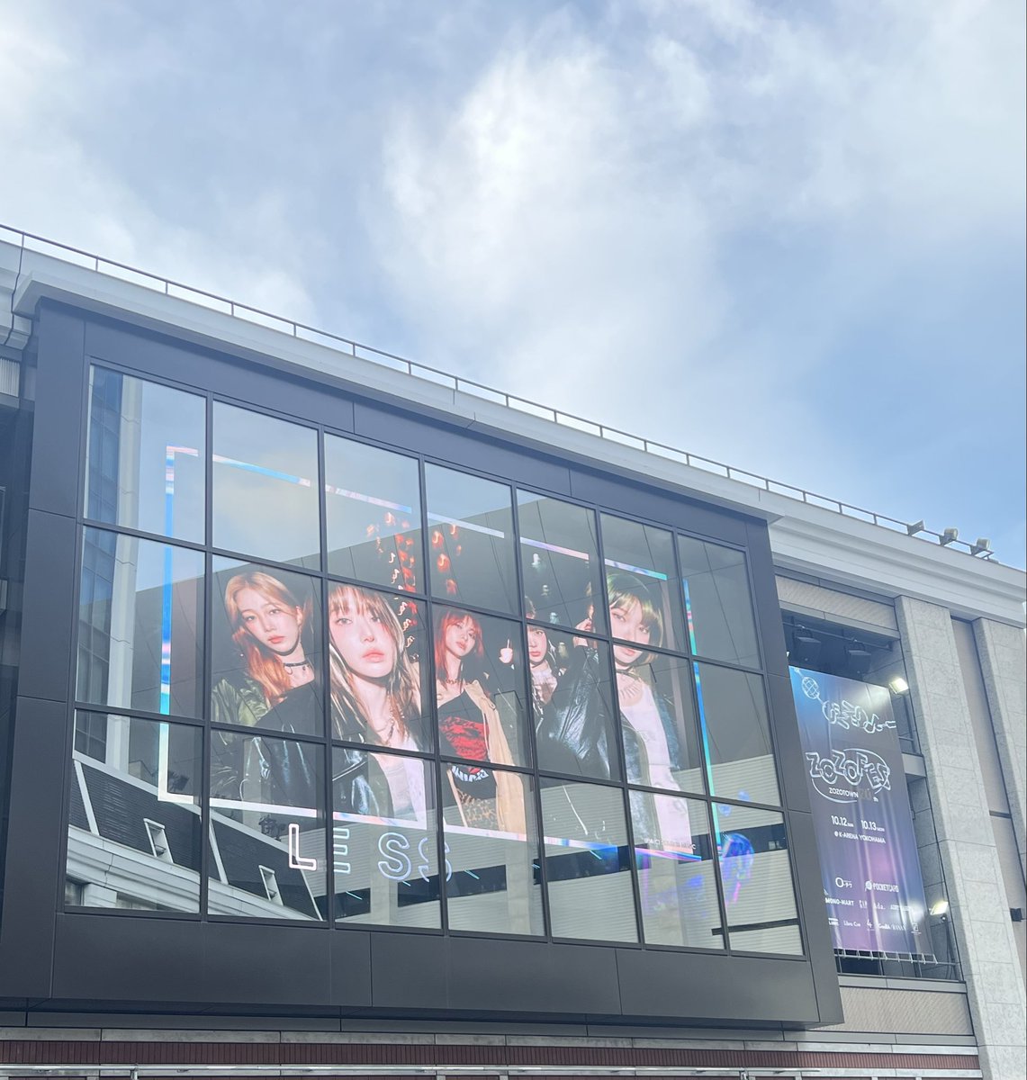 corocororo37's tweet photo. 直接韓国のアイドルのパフォーマンスを初めて観たんですが、肉眼はやっぱり想像を遥かに超えてかっこよかったー！
特に横並びにパフォーマンスしてるところが好きでした笑
美の美でした。ありがとうございました。

#LE_SSERAFIM https://t.co/Z2m5bdWJg0