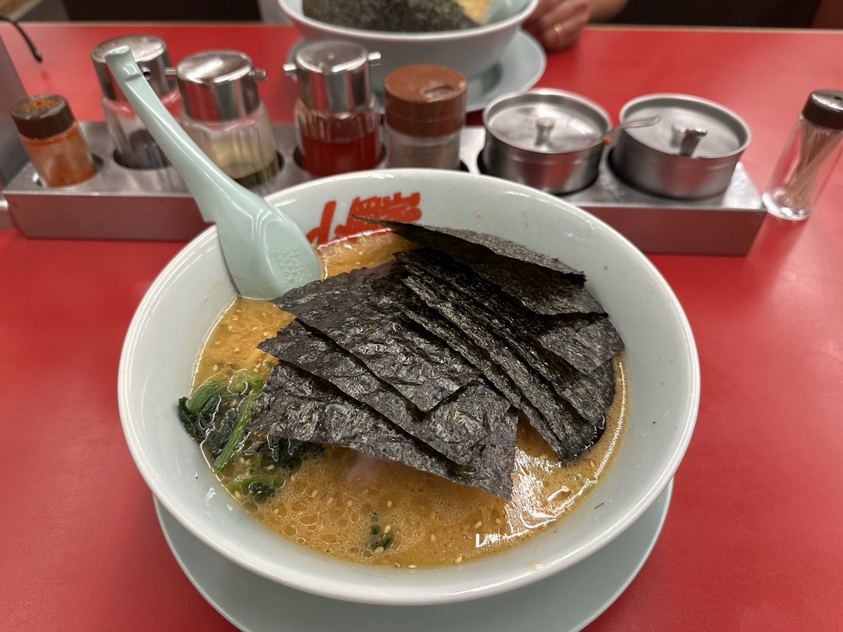 3連休なら富山へ行ってしまうよね♨️12セットしてめっちゃのんびりした🐌
七越焼きのマロンクリームほんとうに美味しすぎる。180円でこんなにクリームがパンパンに入ってるの最高。りんごクリームの季節にまた食べたい。
帰りに高山で沢山歩いて疲れ果ててついに初めての山岡家に手を出してしまった…