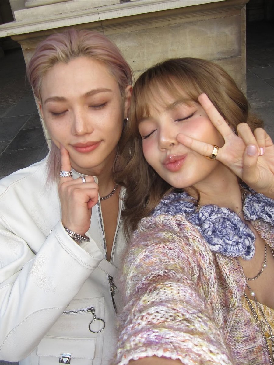 Lalice_TH's tweet image. [IG] lalalalisa_m #LISA @wearelloud 

ลิซ่าเสิร์ฟหลายคอนเทนต์มากค่ะ ลาบูบู้ ลีโอ เลโก้ เลิฟ PWF ไปเอนเกจกับ IG ลิซ่าเยอะๆ นะคะ
🔗 instagram.com/p/DPv0BcRETai/