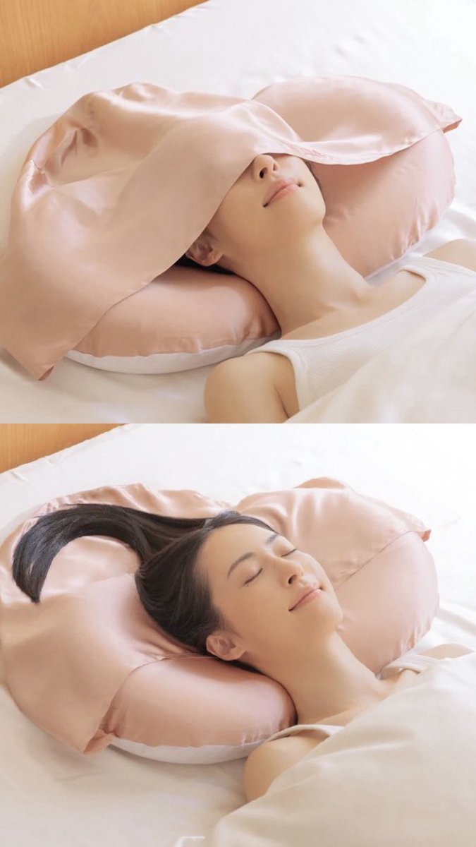 ブリーチ5回した女なのでクッッソ髪傷んでる(死んでる？)んだけどシルク枕にしたらサラッサラッに生き返ってきて大微笑み。
シルク枕クソ高いんだけどナイトキャップとかヘアケアするより圧倒的効果と何より寝てるだけでいいのでまっっじでおすすめ。
