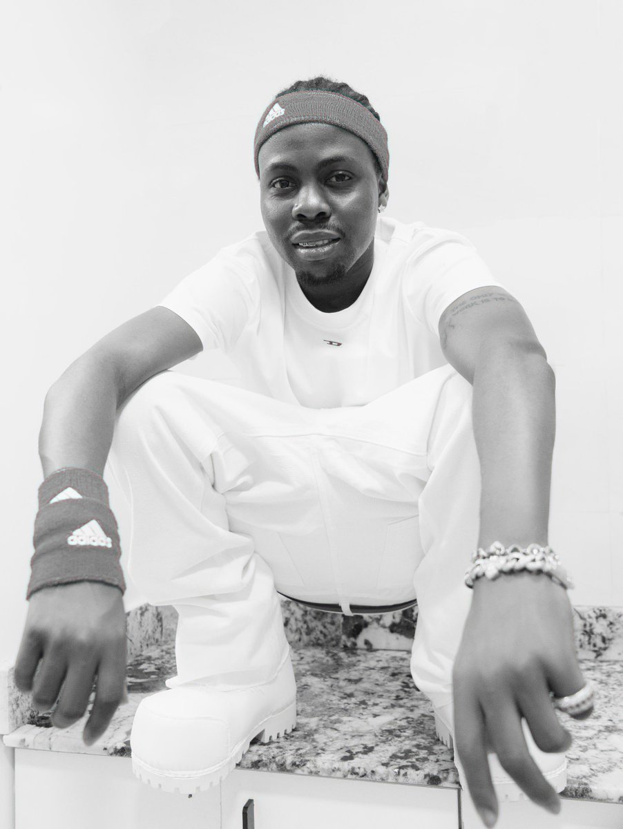 gomezstilldeyy's tweet image. let me put yโall on billion solar. get familiar, heโs coming! ๐ฎโ๐จ