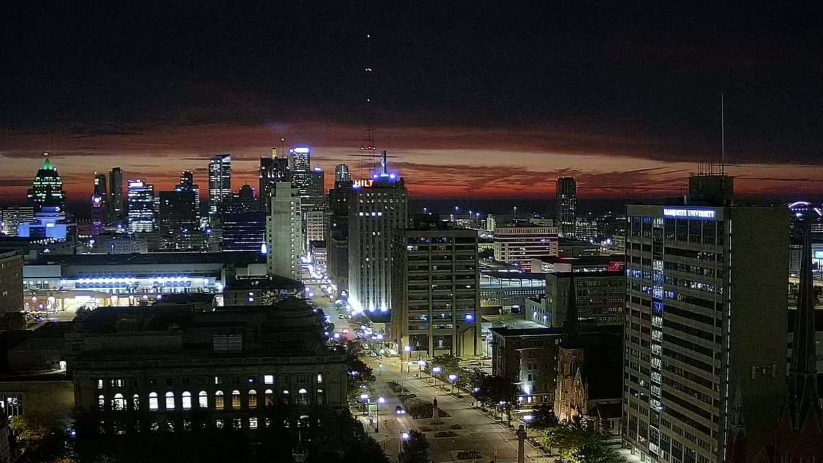 It's giving.... Independence Day 👽
Happy Game Day, Milwaukee! #wiwx <a href="/tmj4/">TMJ4 News</a>