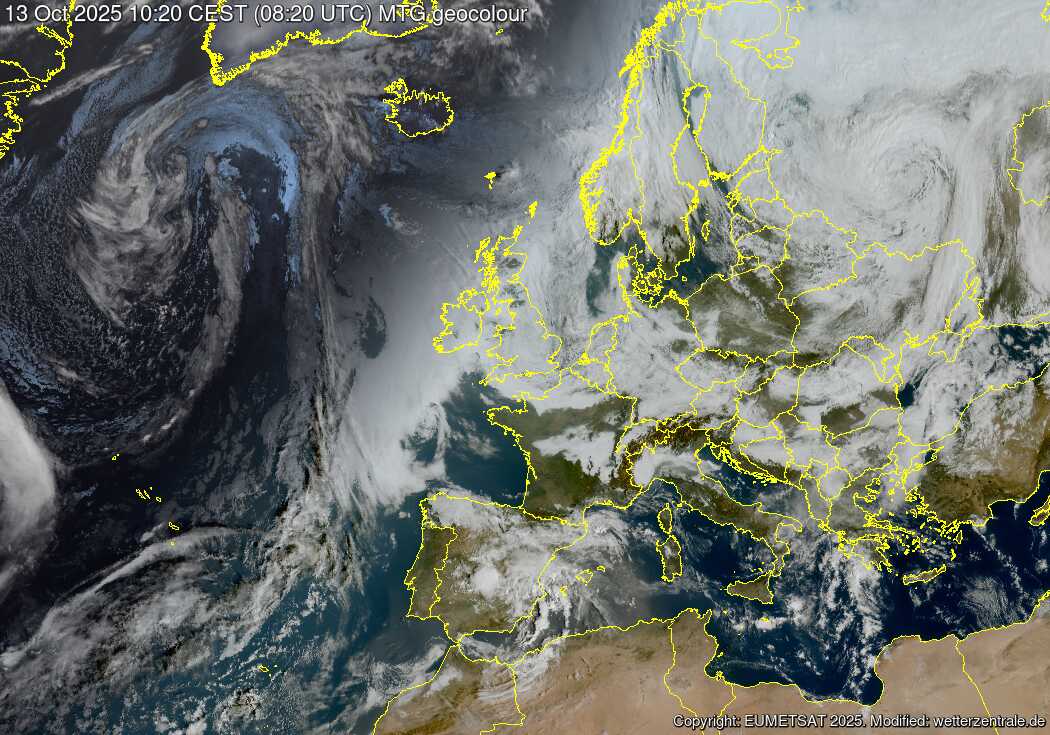 Buongiorno a tutti. Quella 'nube' che vedete sulla Pianura Padana centro-occidentale è in realtà nebbia, un fenomeno che molti trovano fastidioso, soprattutto quando persiste a lungo. Eppure, da amante dei fenomeni atmosferici, la trovo affascinante. Un sussurro di mistero che