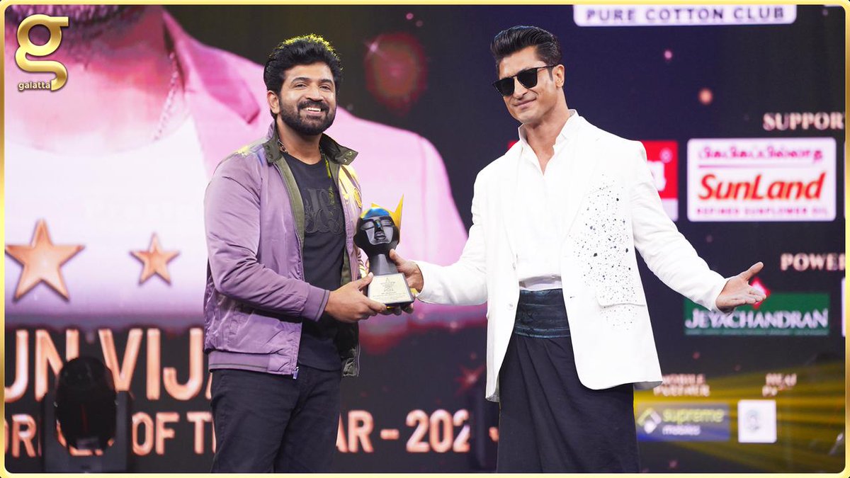 cinemapatti's tweet photo. அதிரடி &amp; உணர்ச்சி கல��்த நடிப்பு! 💥
#Vanangaan படத்திற்காக Best Impactful Actor விருதை வென்றார் நம்ம @arunvijayno1 #GalattaNakshathraAwards2025 இல்! 🙌
உங்கள் dedication க்கு இந்த வெற்றி தக்க மரியாதை AV! 🔥❤️ https://t.co/EJbTPrSp2F