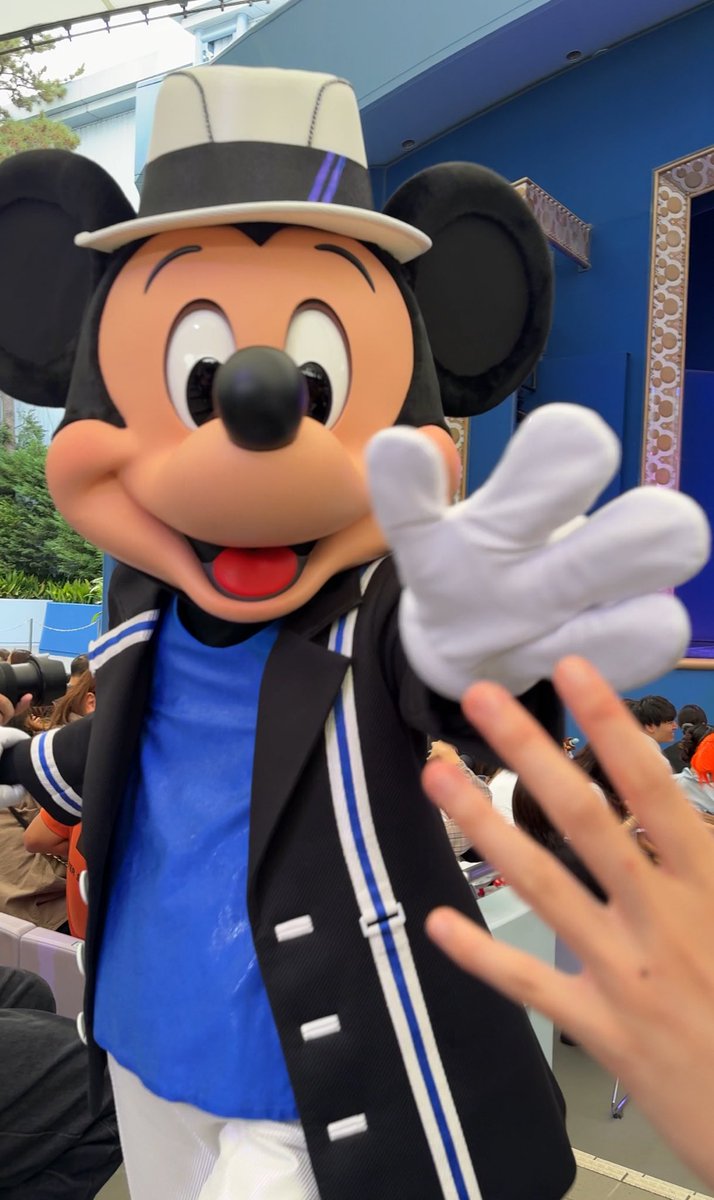 _omimi's tweet photo. クラビ通路引けたのに隣の人が有り得んくらい手伸ばしてきて残念だった、同じ席入ったことあるけど手は絶対伸ばさないし手振るだけで我慢してるけどわたしが優しいだけかな😃😃😃気持ちはわかる https://t.co/AeKa9ie1zA